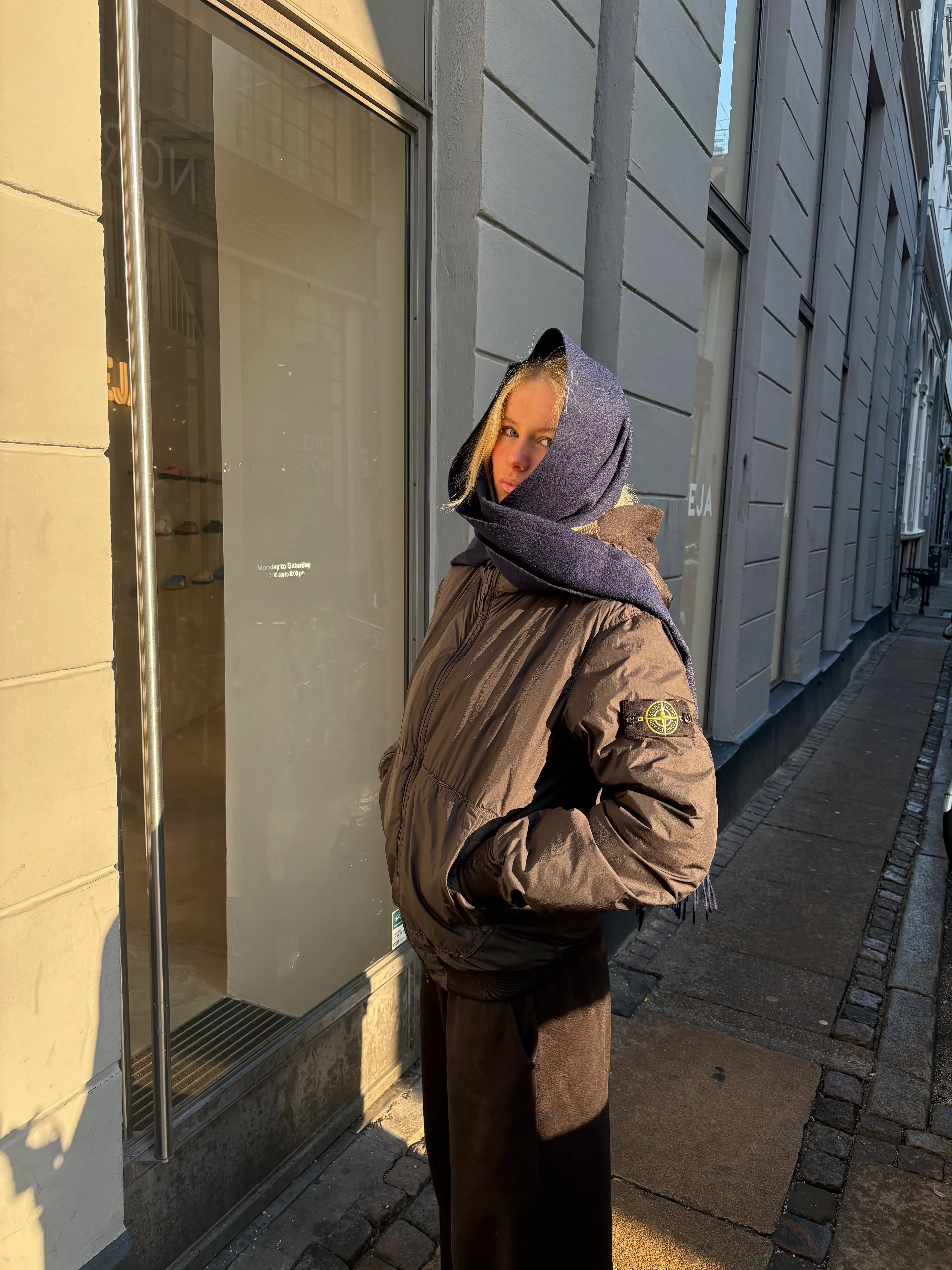 Le Fix Halstørklæde i Uld I Navy - Image 3